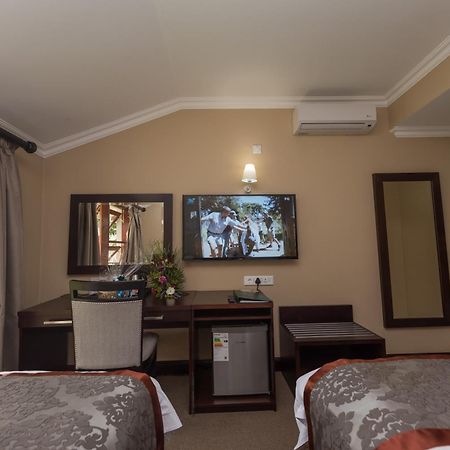 Sunbird Lilongwe Hotel Bagian luar foto