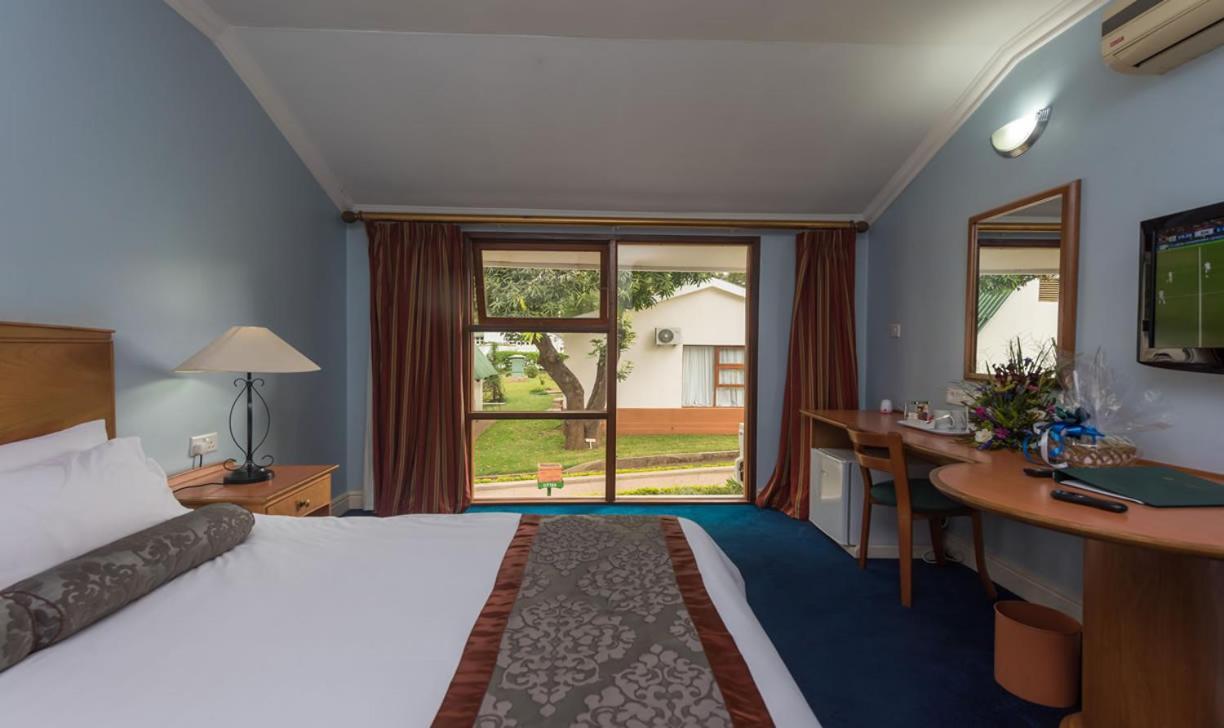 Sunbird Lilongwe Hotel Bagian luar foto