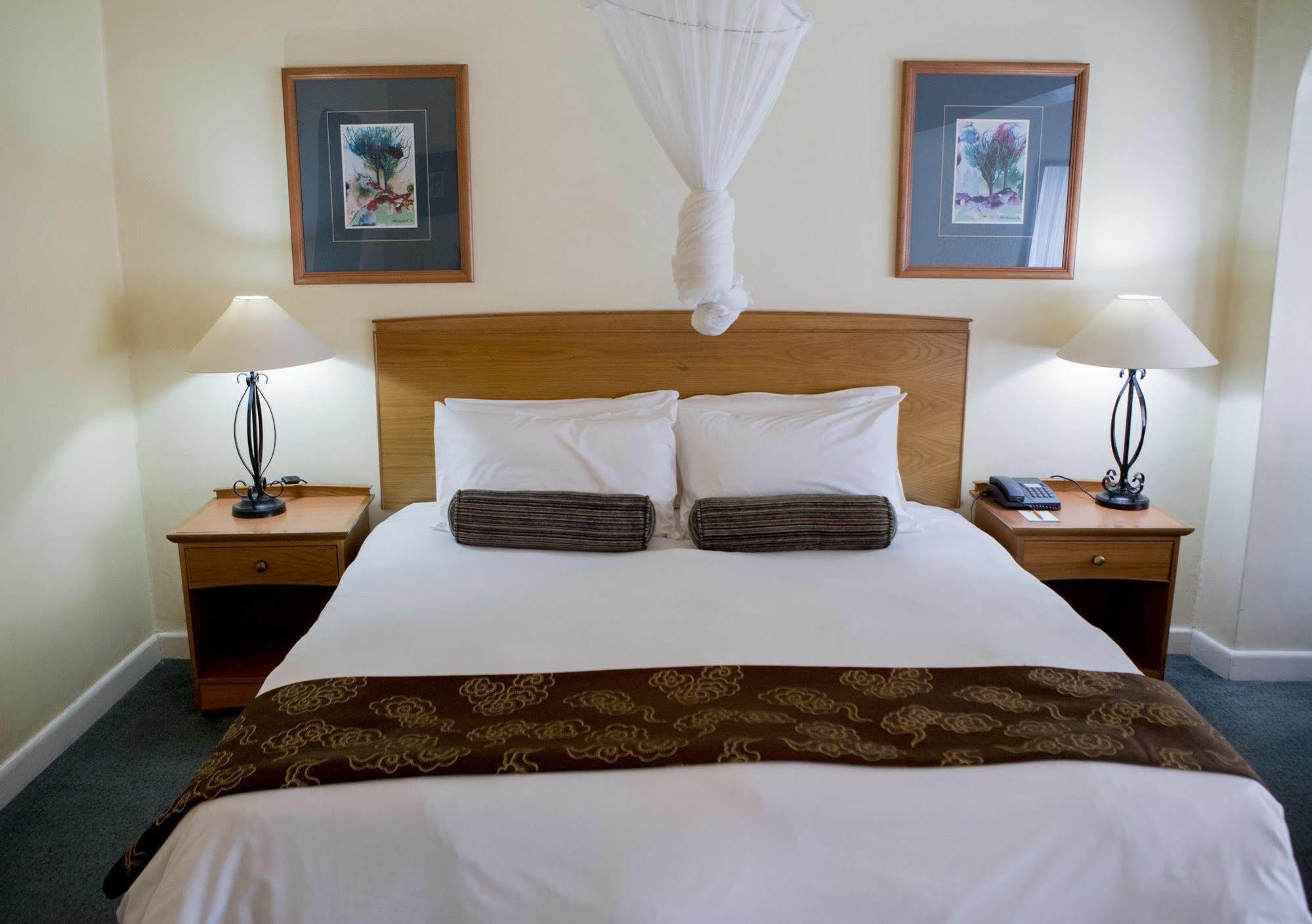 Sunbird Lilongwe Hotel Bagian luar foto