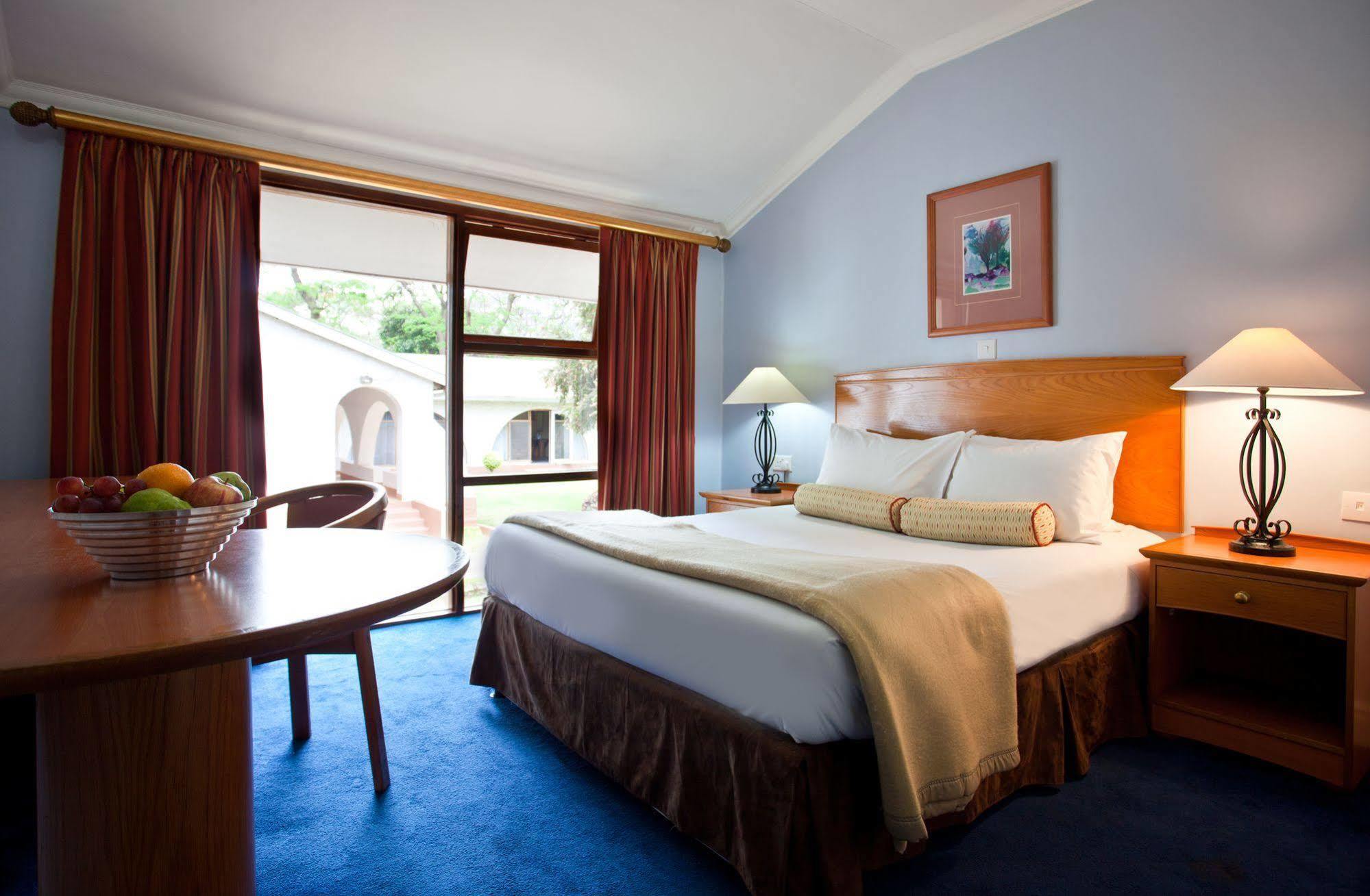 Sunbird Lilongwe Hotel Bagian luar foto