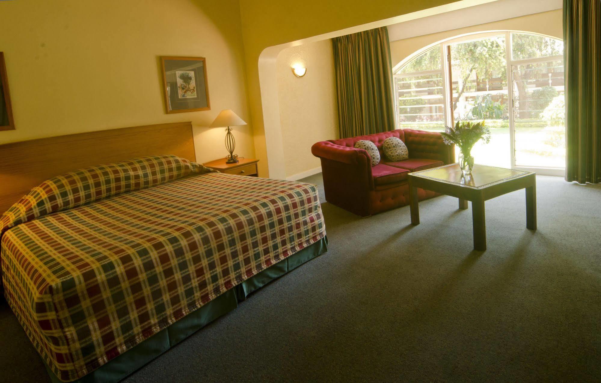 Sunbird Lilongwe Hotel Bagian luar foto