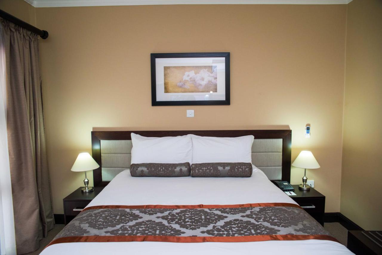 Sunbird Lilongwe Hotel Bagian luar foto